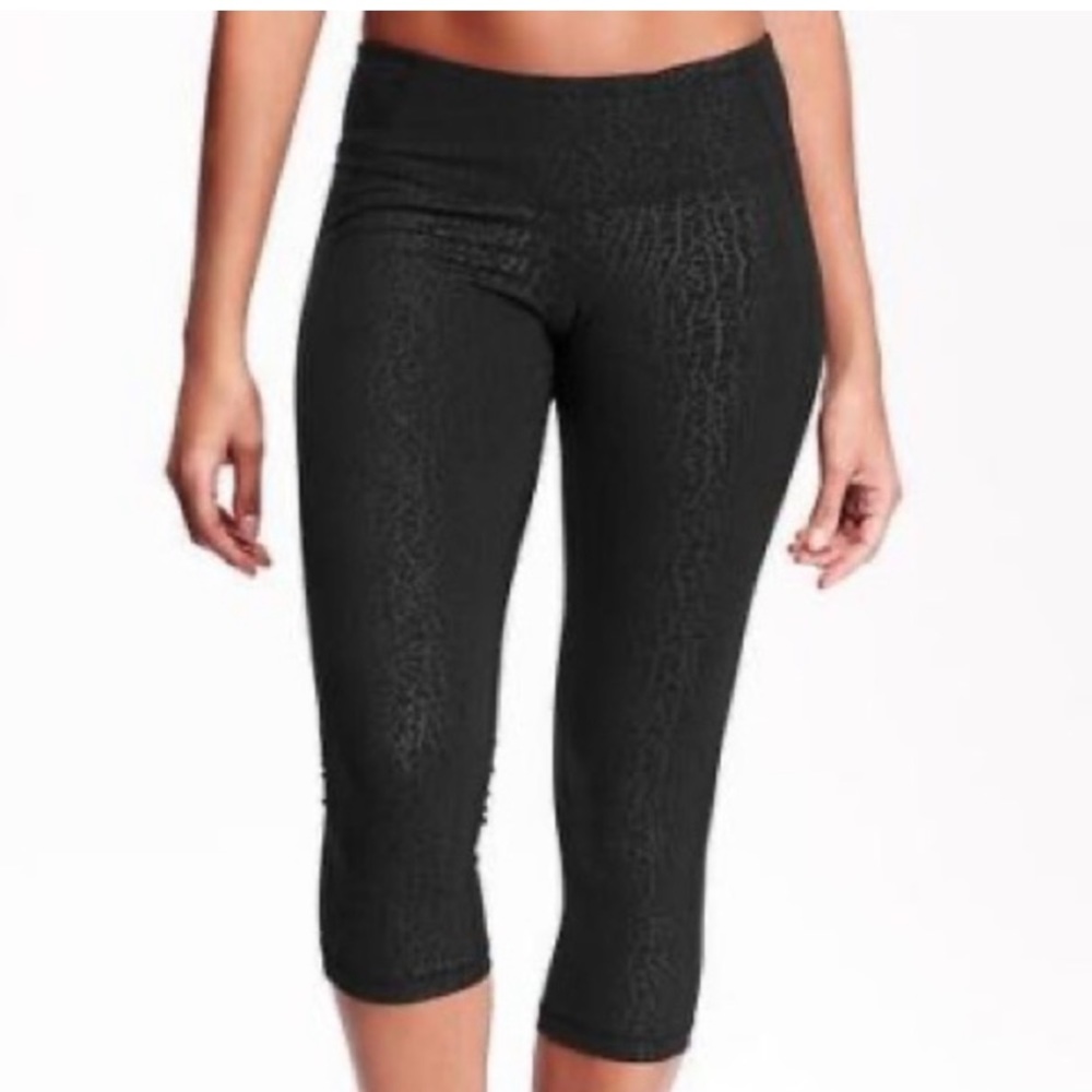 OLD NAVY Go-Dry Compression Cropped Leggings